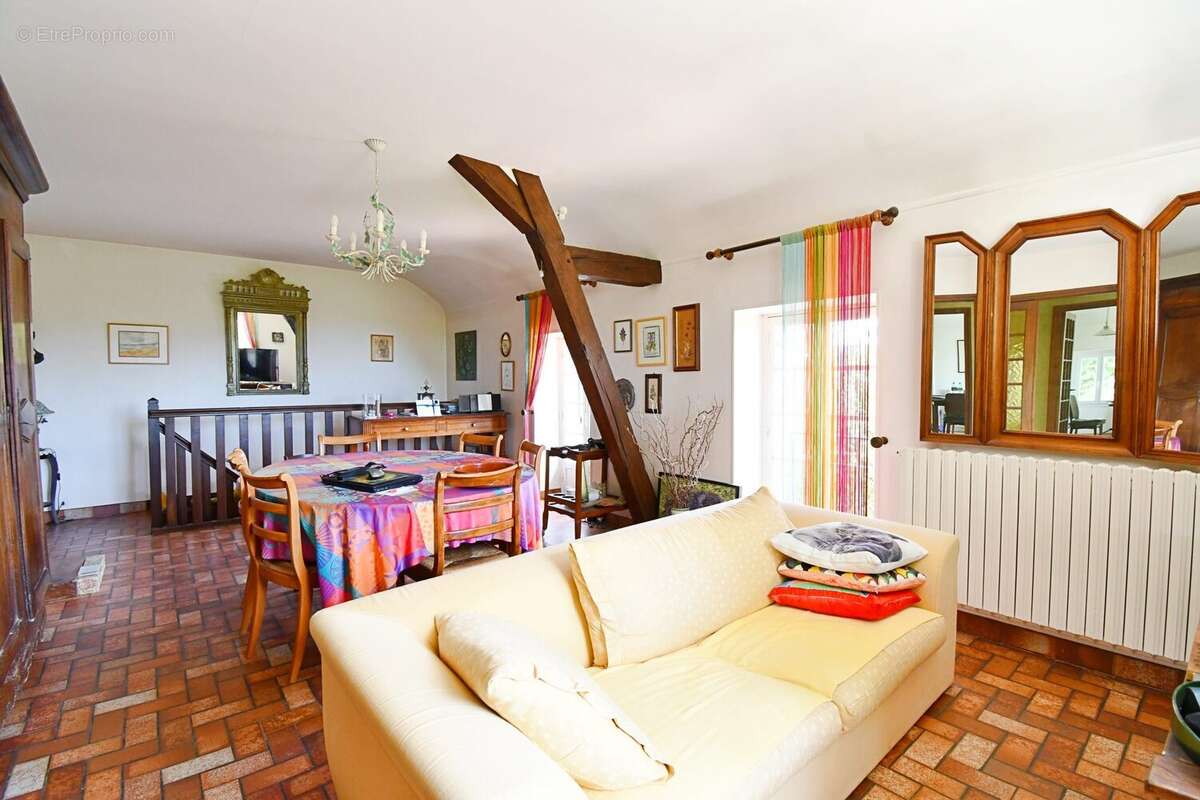 Maison à DRACY-SAINT-LOUP