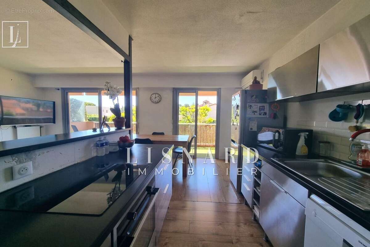 Appartement à VALLAURIS