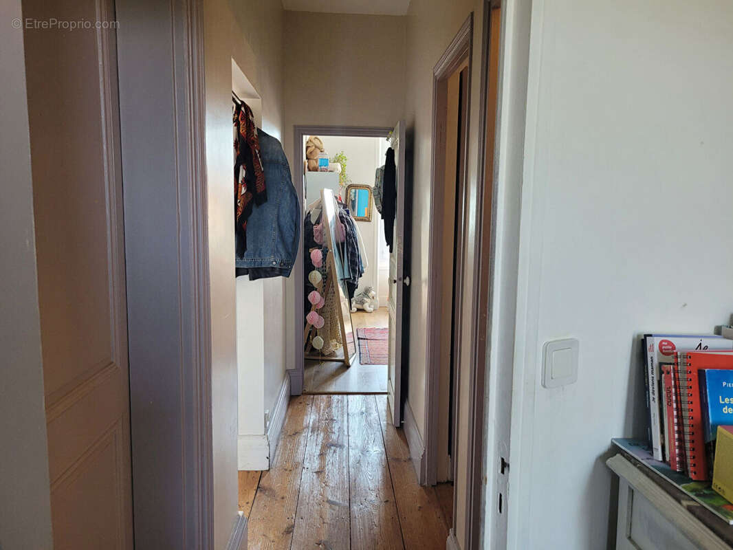 ROCHEFORT hyper centre - appartement lumineux de 76 m² de type 3 - cave privative - local à vélo - photo 11
