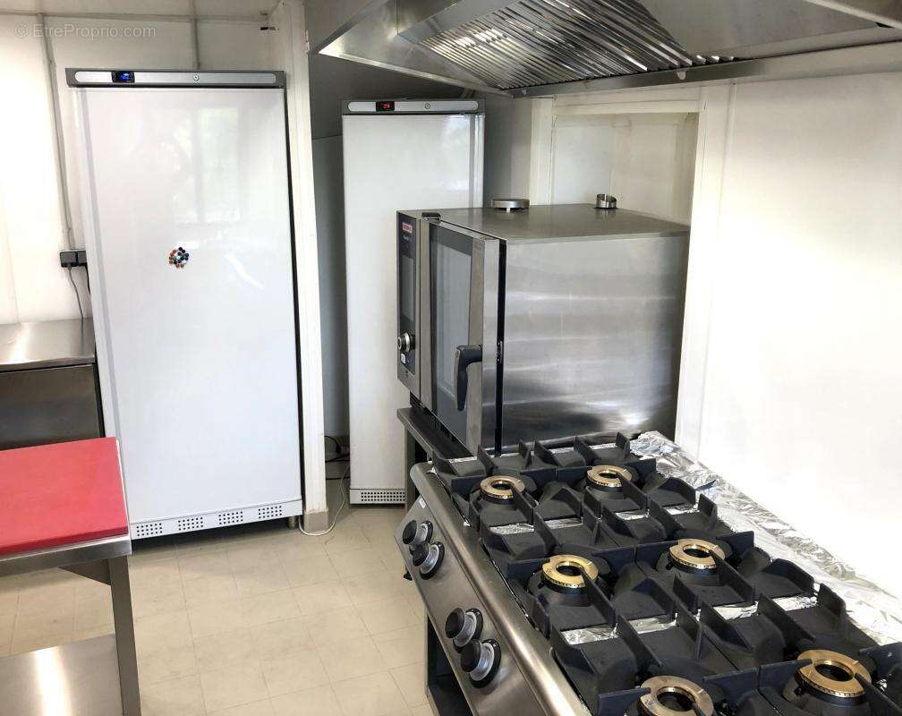 Commerce à CHATEAUNEUF-GRASSE