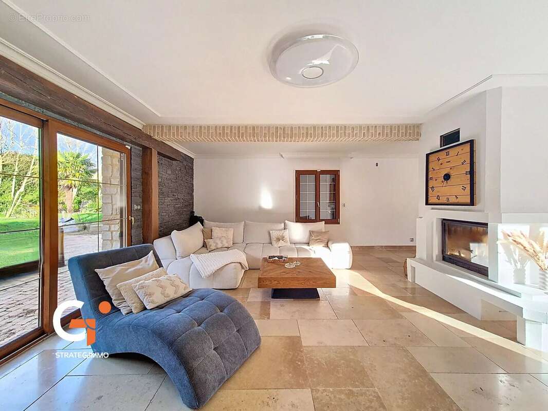 Maison à SAINT-OUEN-DE-THOUBERVILLE