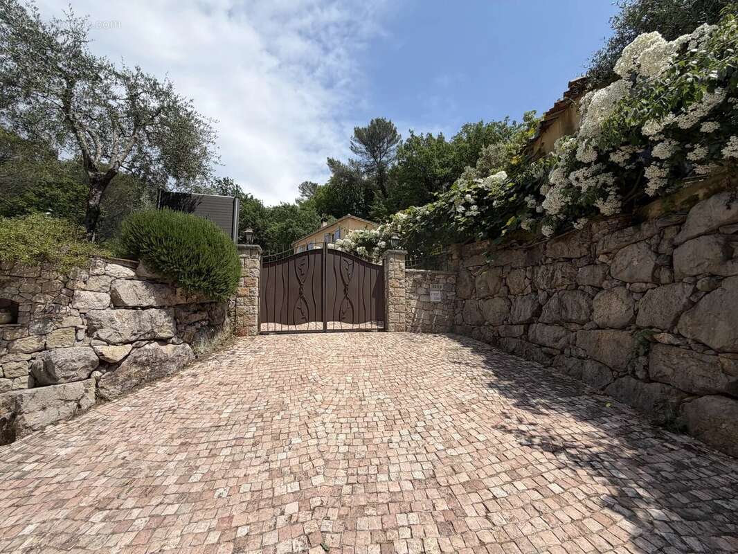 Maison à PEILLE