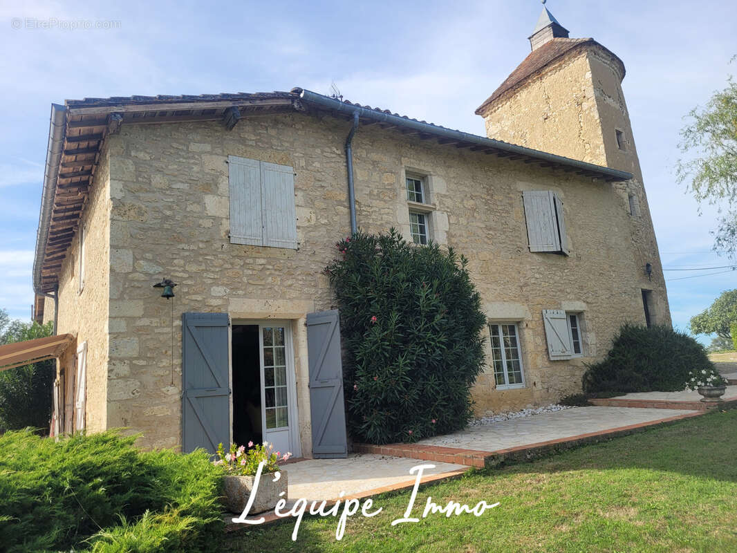 Maison à MAUVEZIN