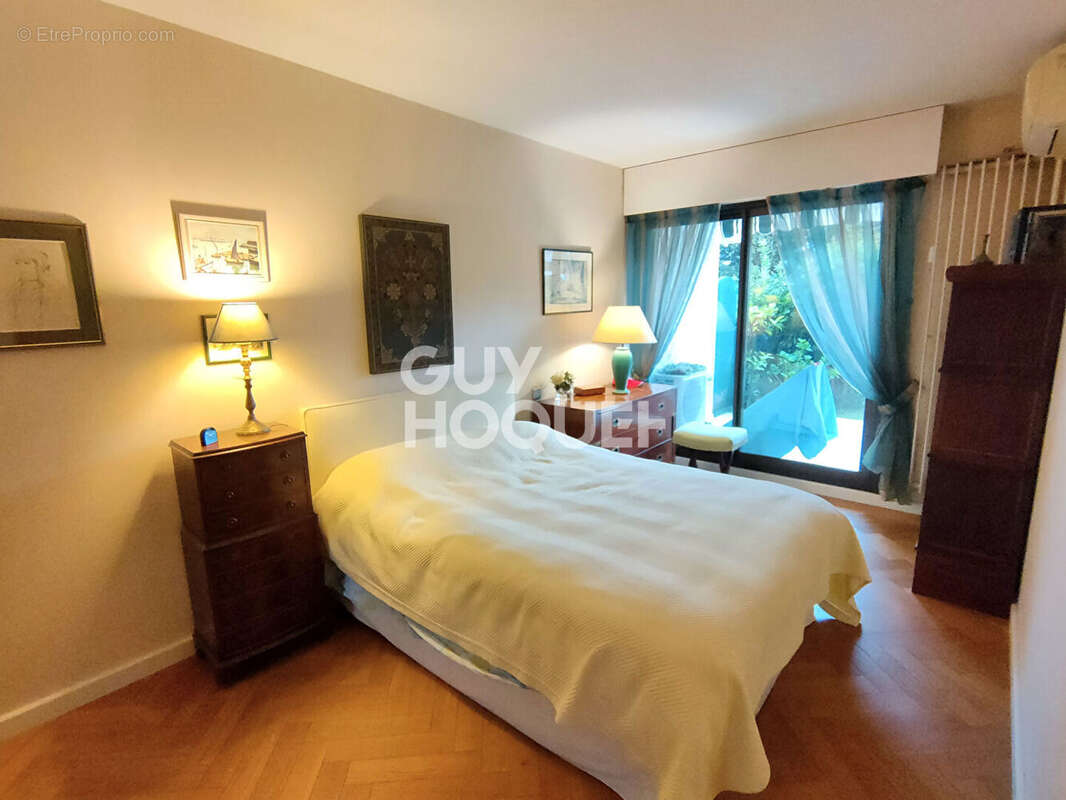 Appartement à MANDELIEU-LA-NAPOULE