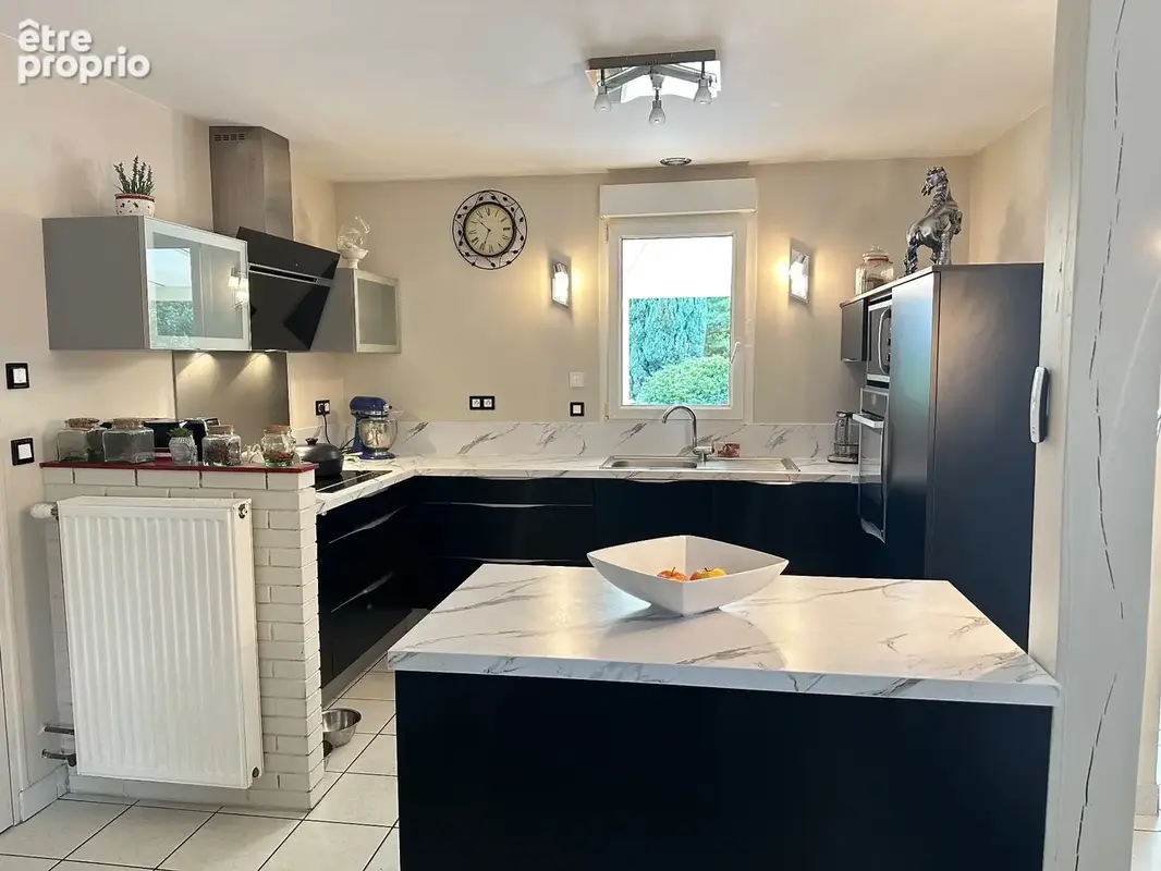 Magnifique maison familiale de 225 m², 6 chambres avec piscine et pinède à Guécélard – DPE B - photo 9