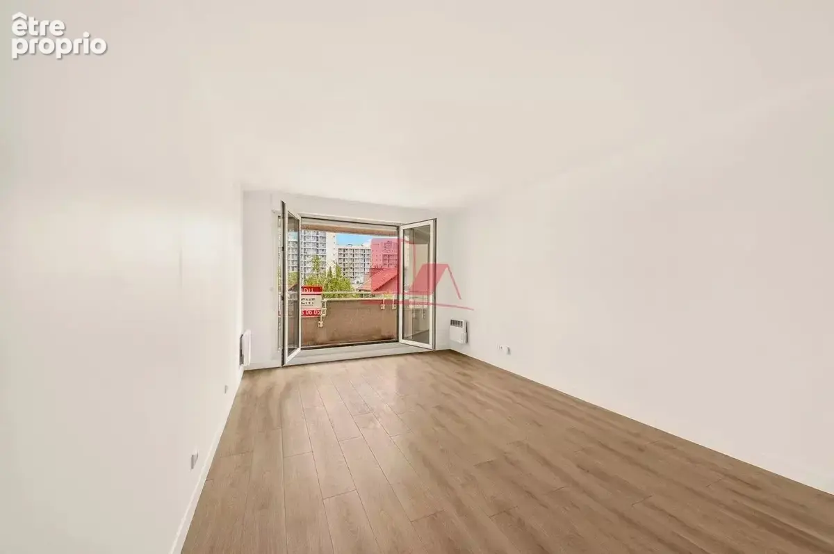 Vanves gare - appartement 3 pieces de 64 m²- balcon - parking - photo 2