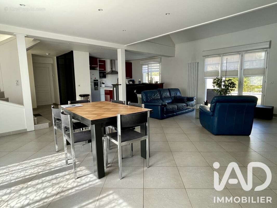 Maison 164 m² à Viry-Chatillon  - photo 6