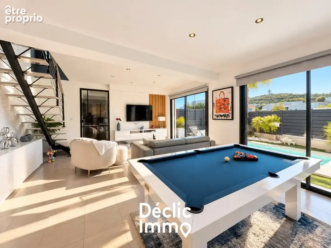 Villa contemporaine  5 chambres  piscine  vue mont saint-loup  vendue meublée - photo 5