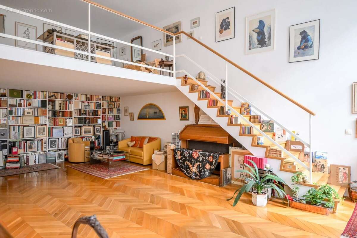 Appartement à PARIS-3E
