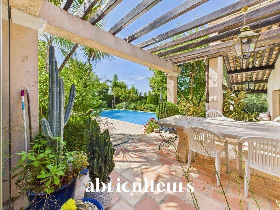 Maison familiale 5 chambres avec piscine et jardin en vente La Colle-sur-Loup (06480) - photo 14