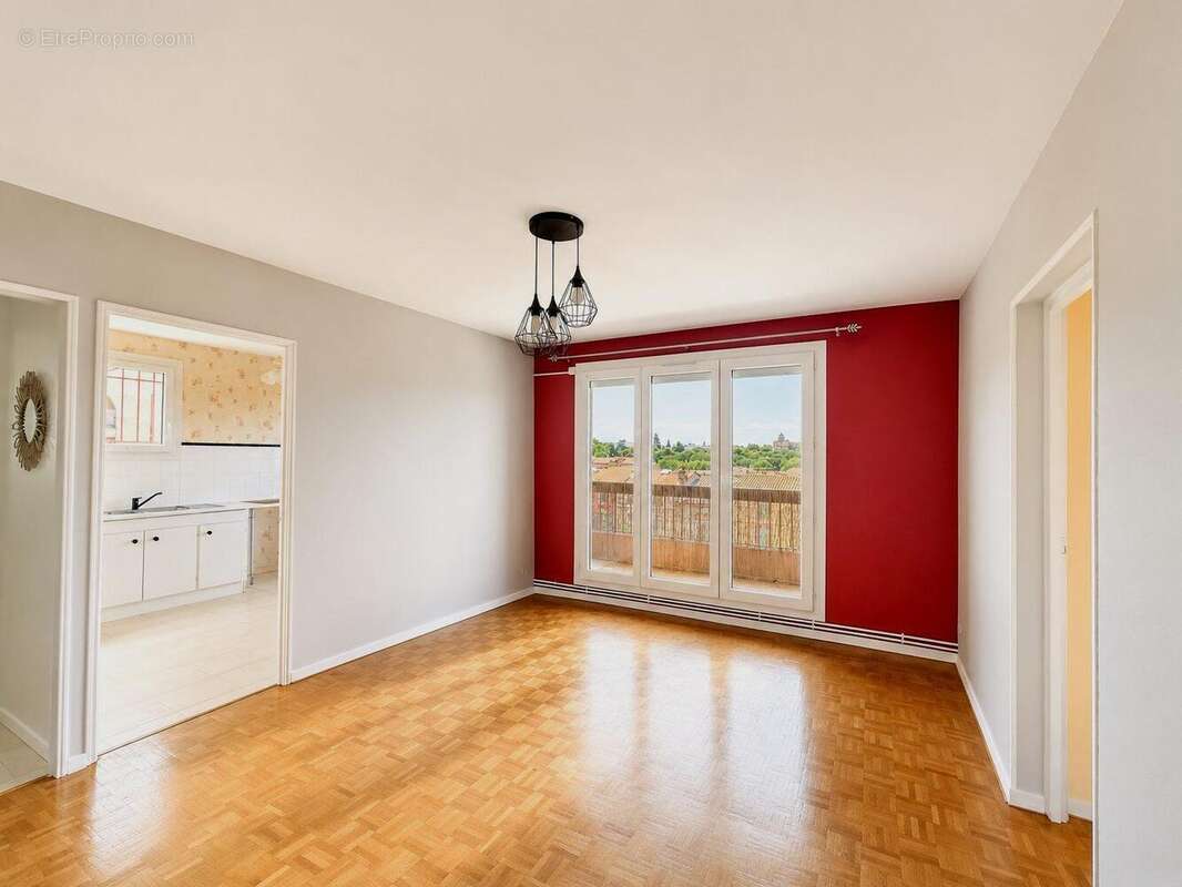 Appartement à BOURG-DE-PEAGE