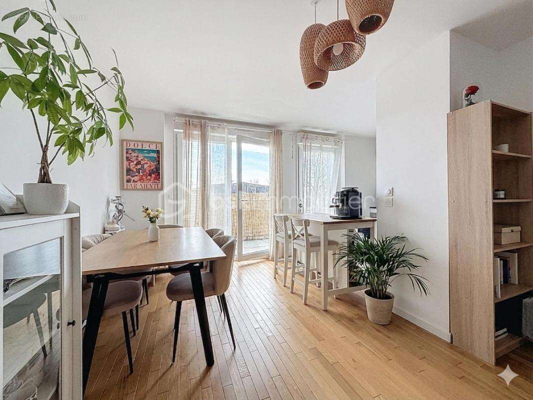 Appartement à LE MESNIL-LE-ROI