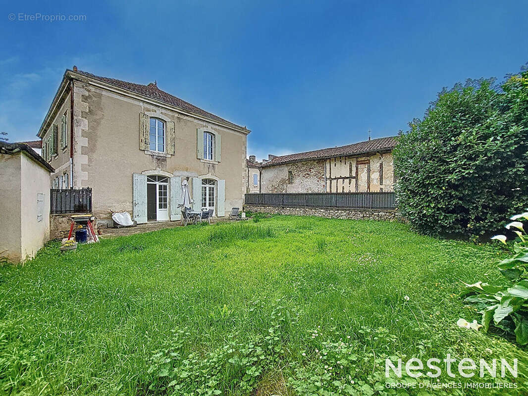 Maison à CASTELNAU-D&#039;AUZAN