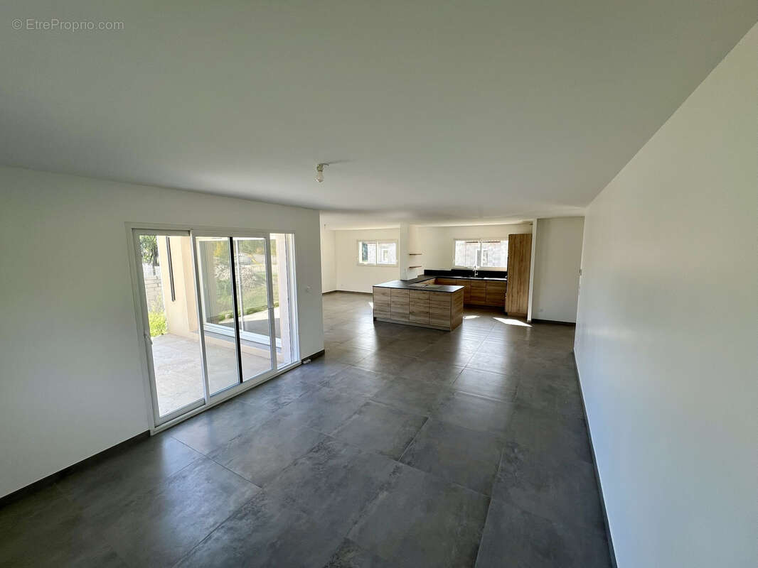 Maison à LES GRANGES-GONTARDES