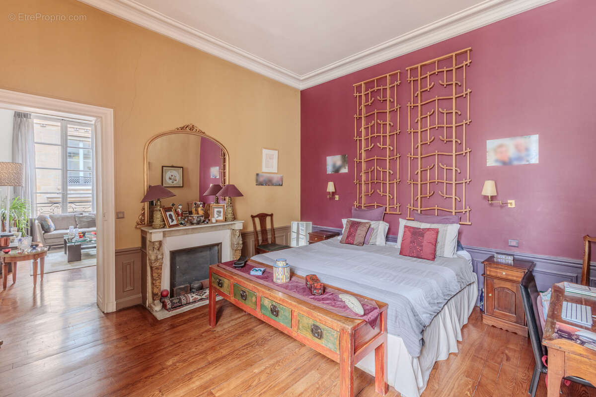 Appartement à PARIS-1E