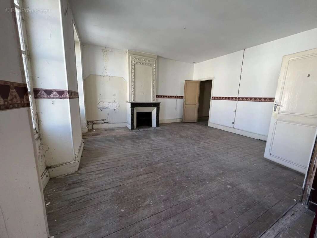 immeuble dans le centre d'Etauliers - photo 4