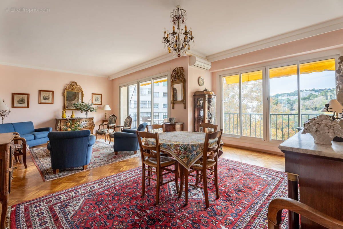 Appartement à MARSEILLE-8E