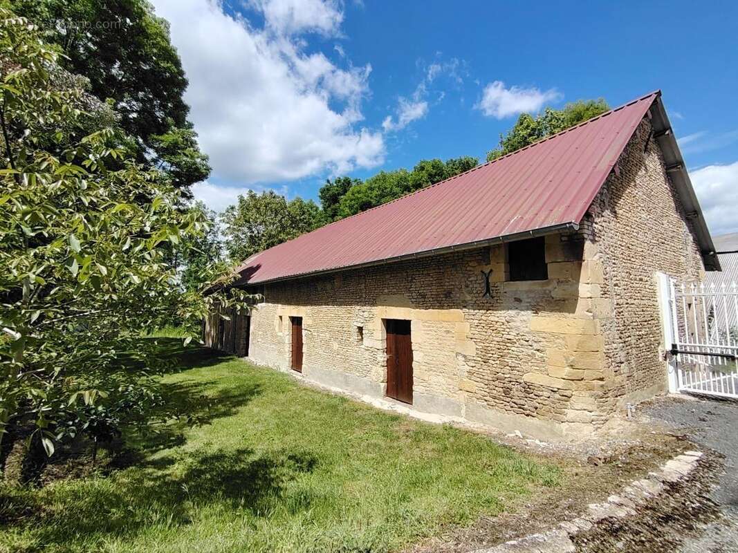 Maison à MEZIDON-CANON