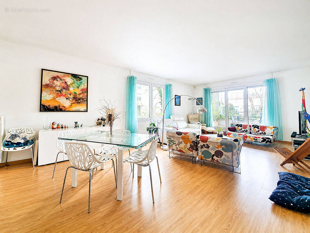 Appartement à COURBEVOIE