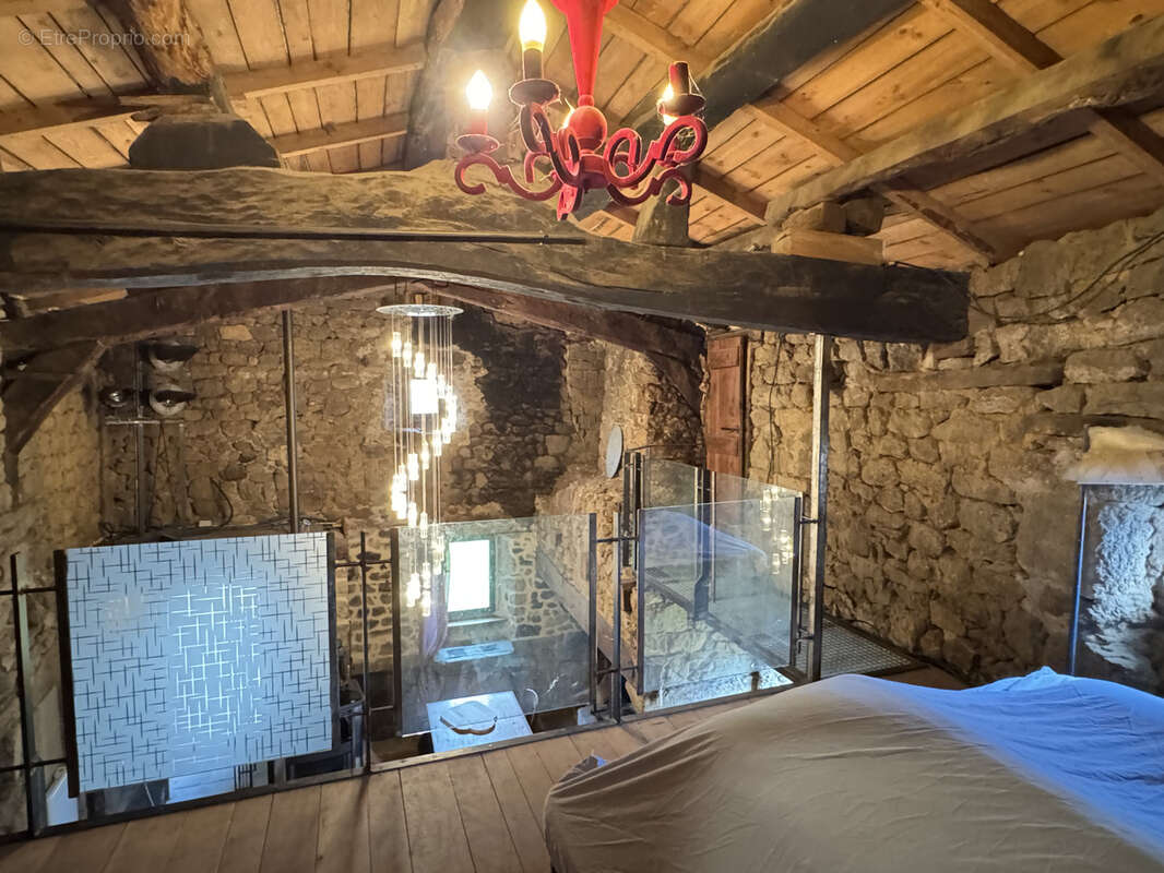 Belle ferme ardechoise avec dependances - photo 9