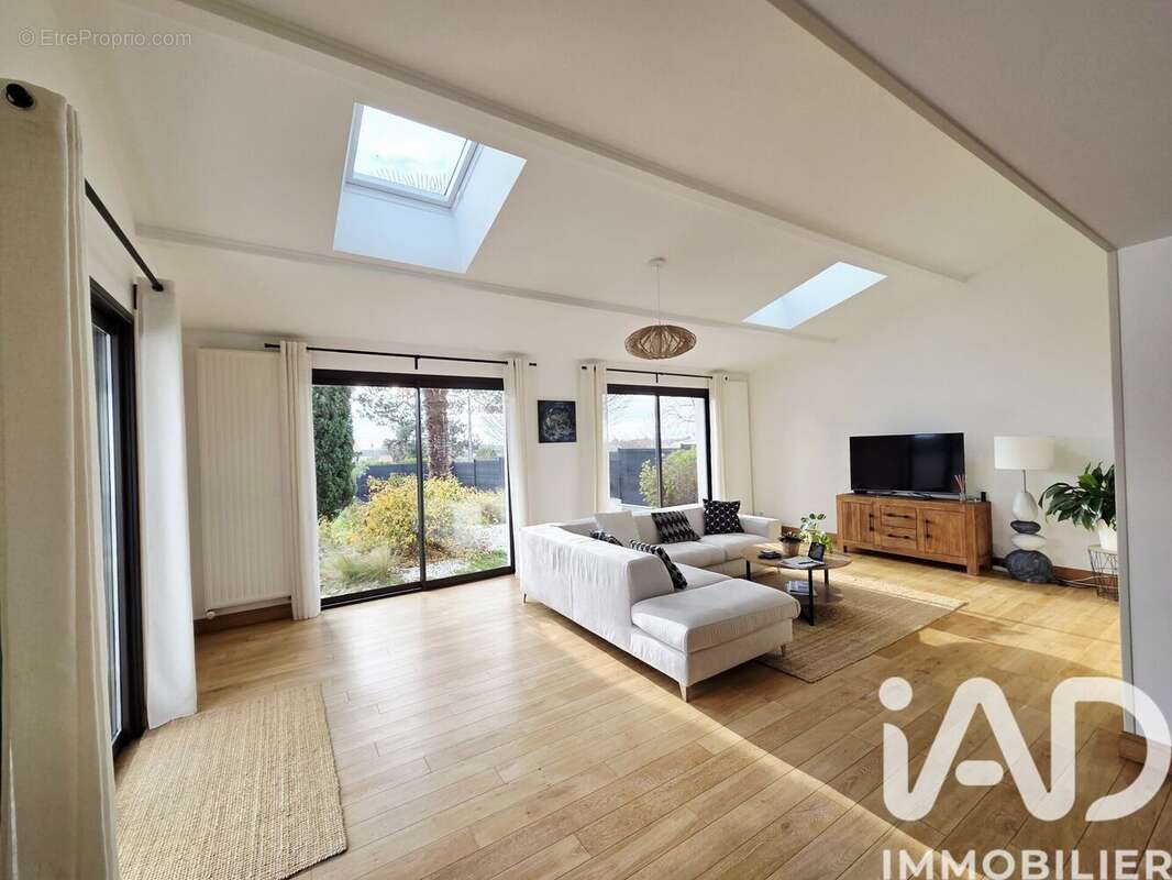 Maison 175 m² à Marigny-Brizay  - photo 4