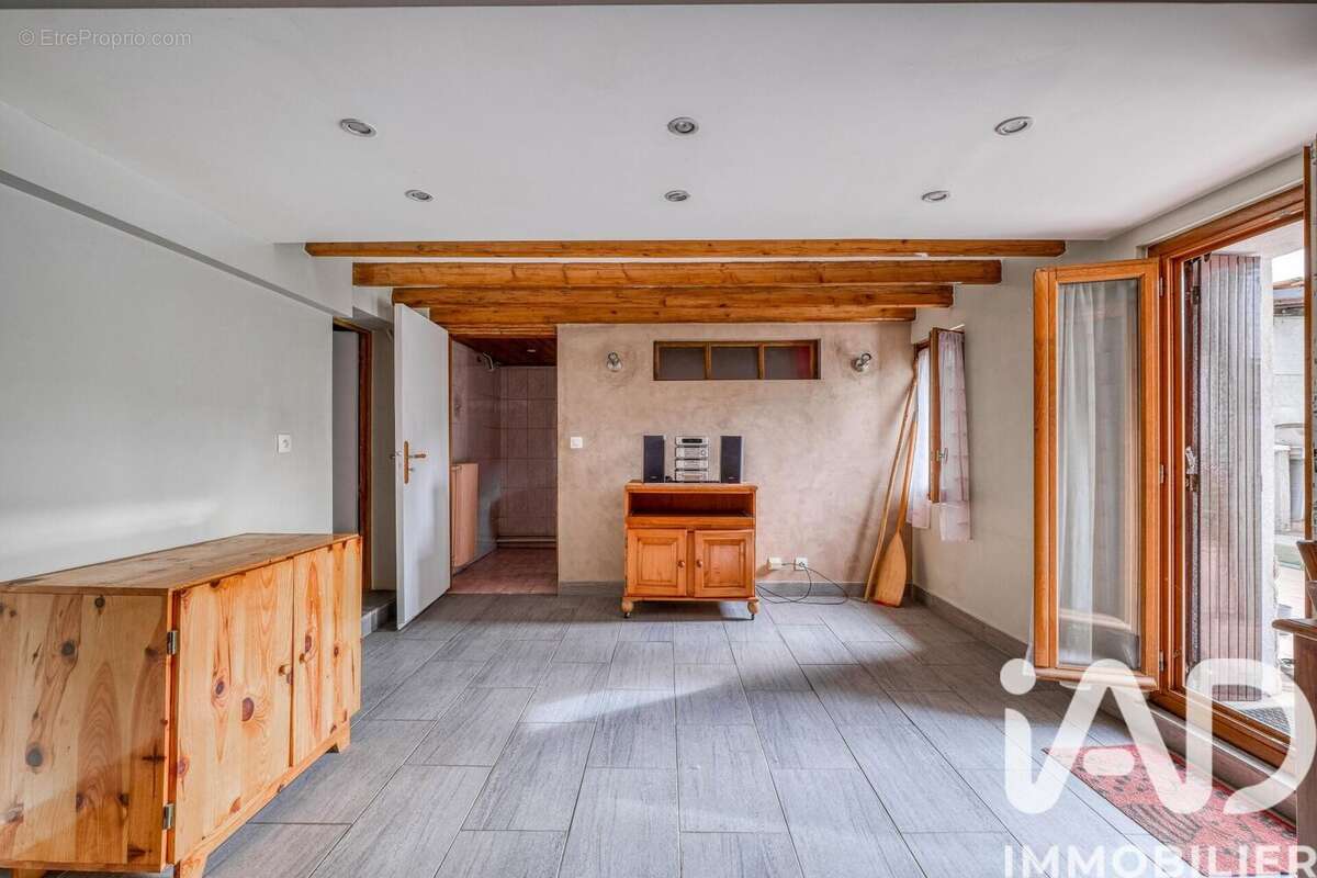 Maison 87 m² à Saint-Denis  - photo 6