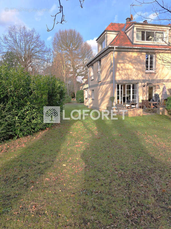 Maison à LA CELLE-SAINT-CLOUD