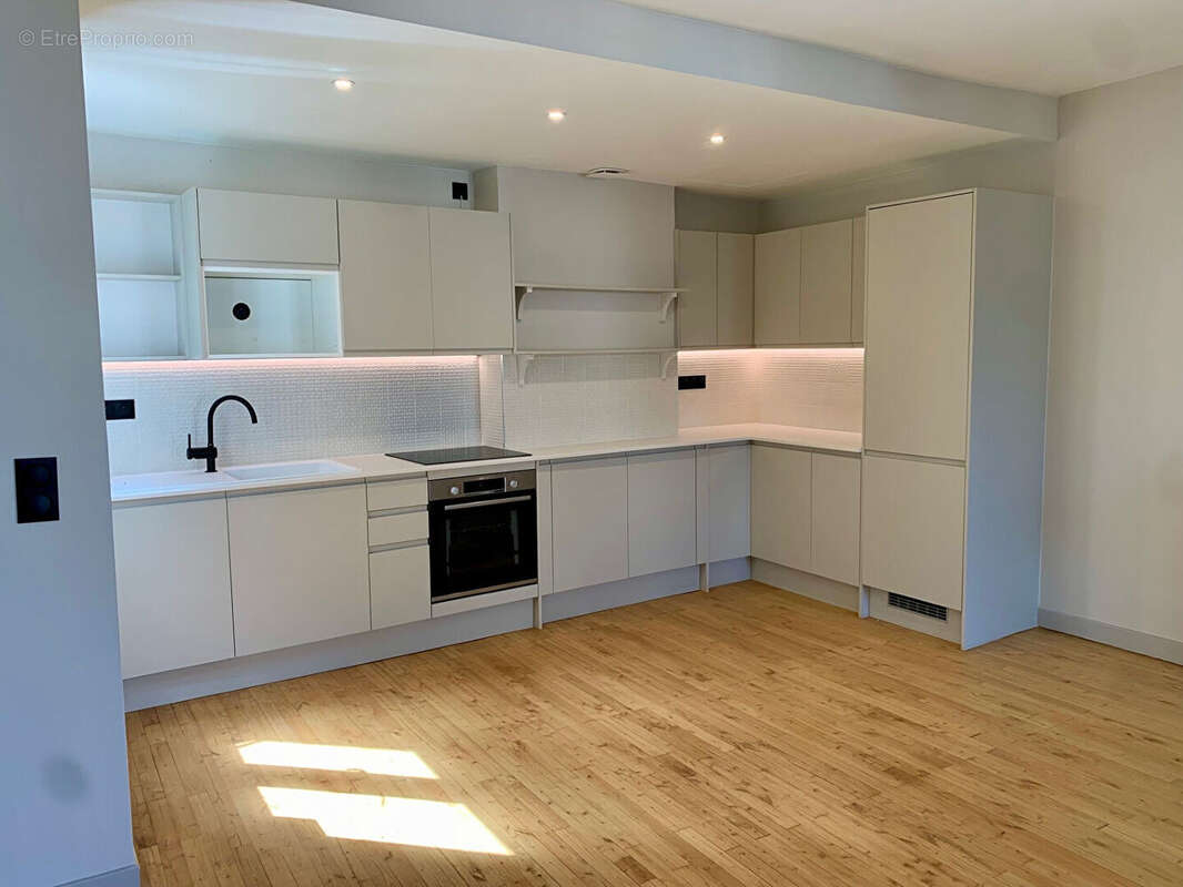 Appartement à PARIS-7E
