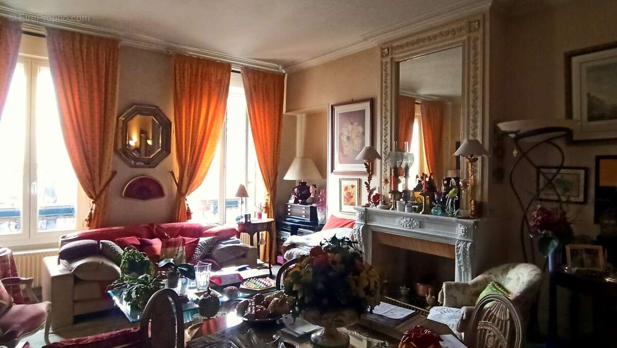 Appartement étage 3 - Appartement à BORDEAUX