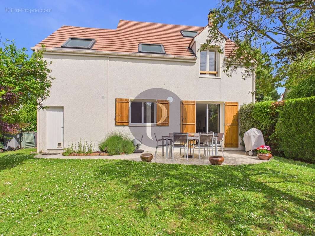 Maison à VERRIERES-LE-BUISSON