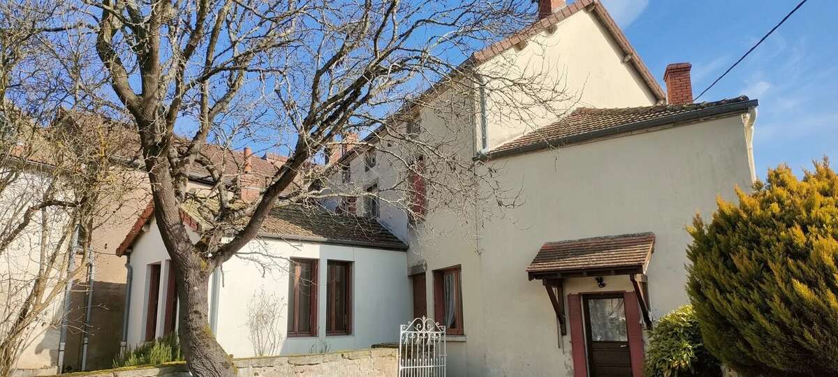 Maison à SAINT-BONNET-DE-JOUX