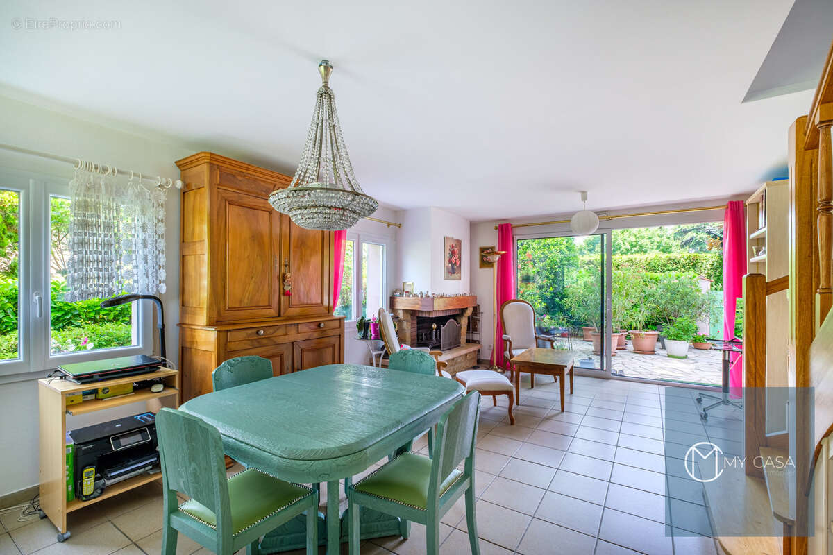 Maison à TASSIN-LA-DEMI-LUNE