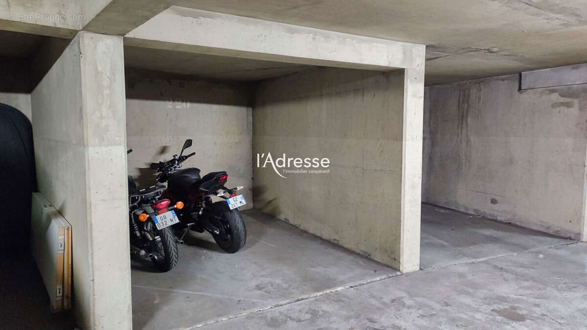 Parking à PARIS-15E