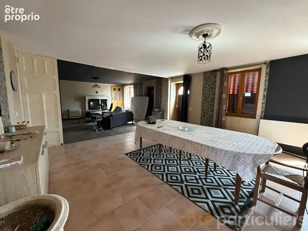 Maison de bourg sur 206m2 habitable située entre Lignieres et St Amand - photo 3