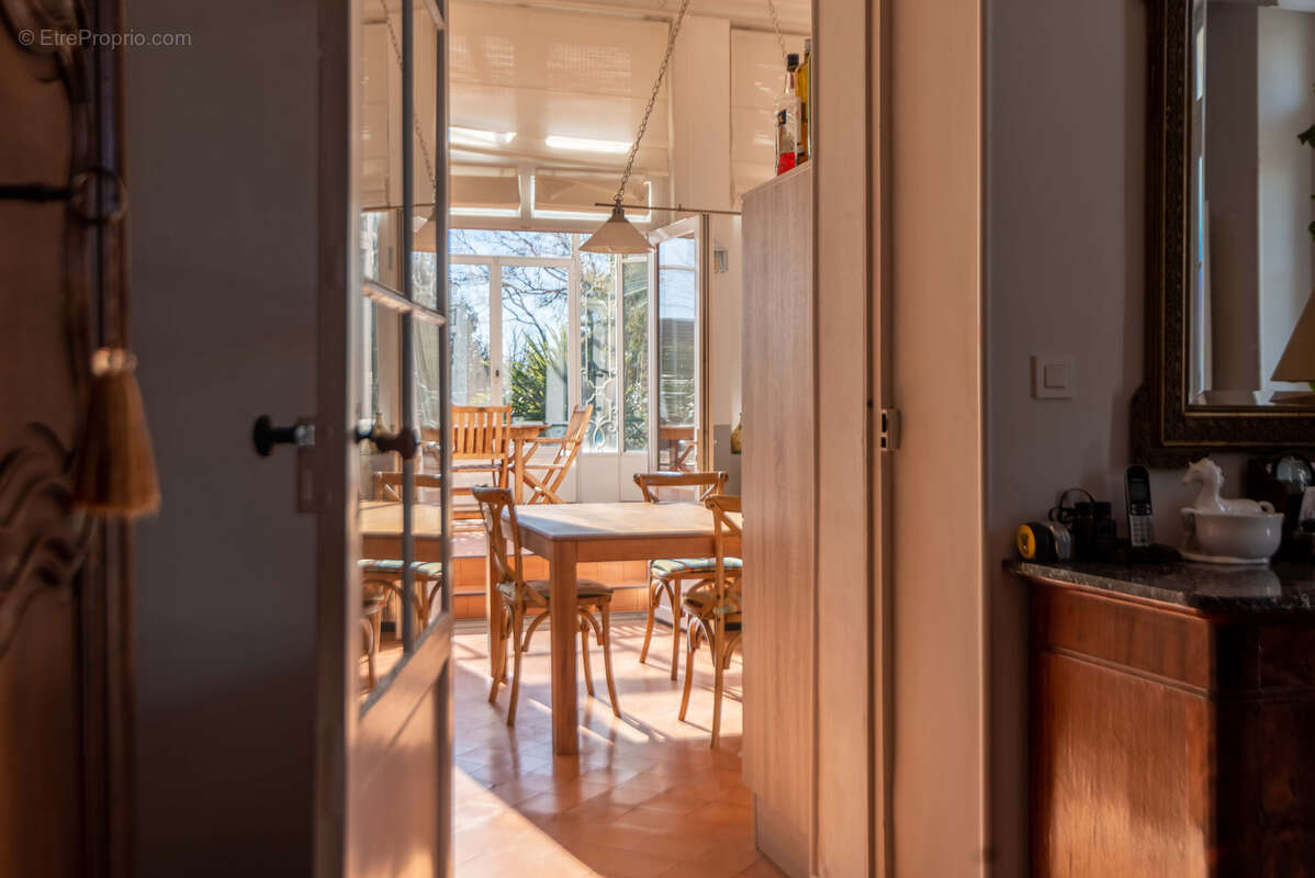 Demeure en pierre - 310 m2 - 5 ch - maison d'amis de 50 m2 - parc de 2386 m2 - photo 24