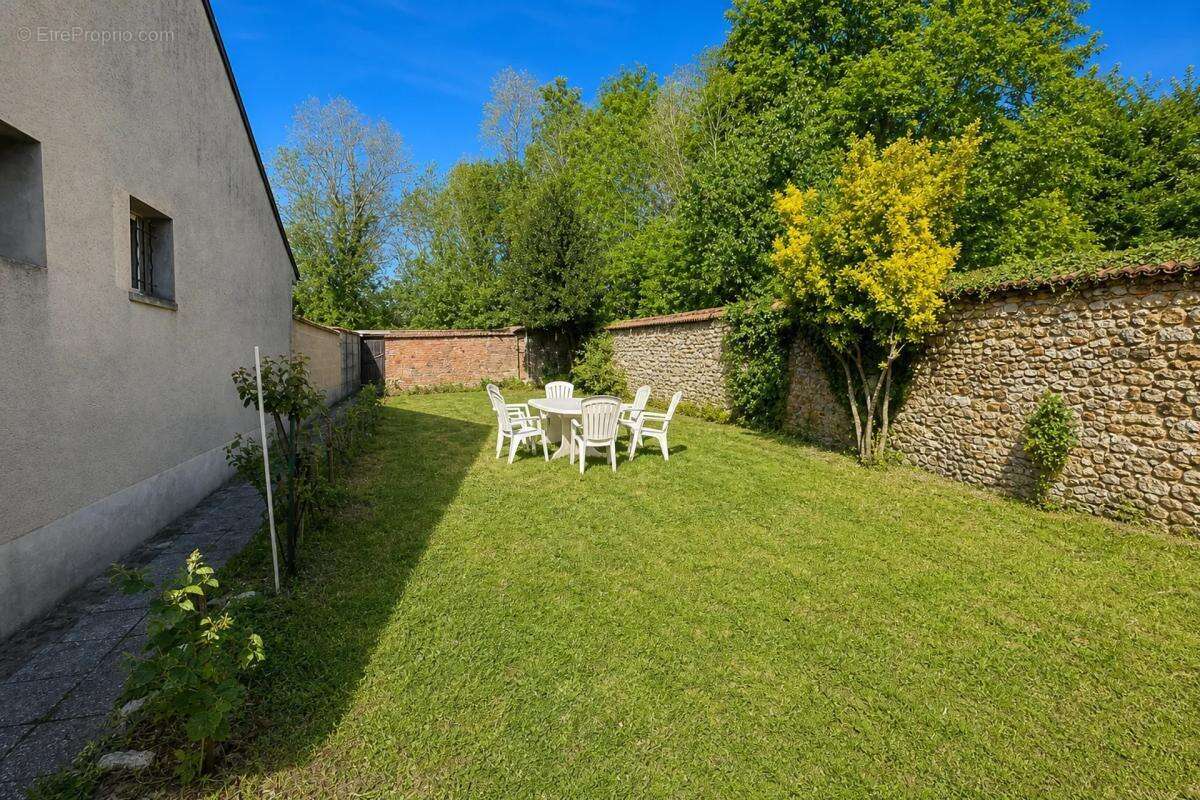 Maison à LE GUE-DE-LONGROI
