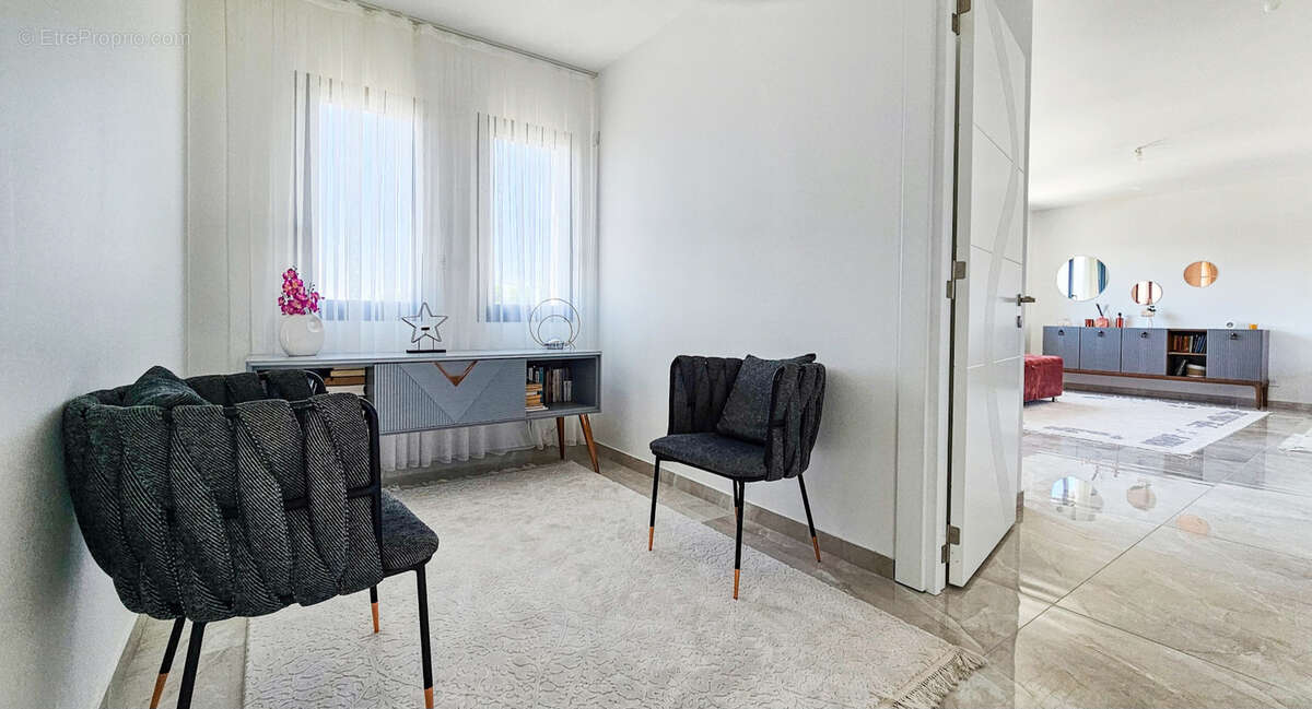 Appartement à SARTROUVILLE