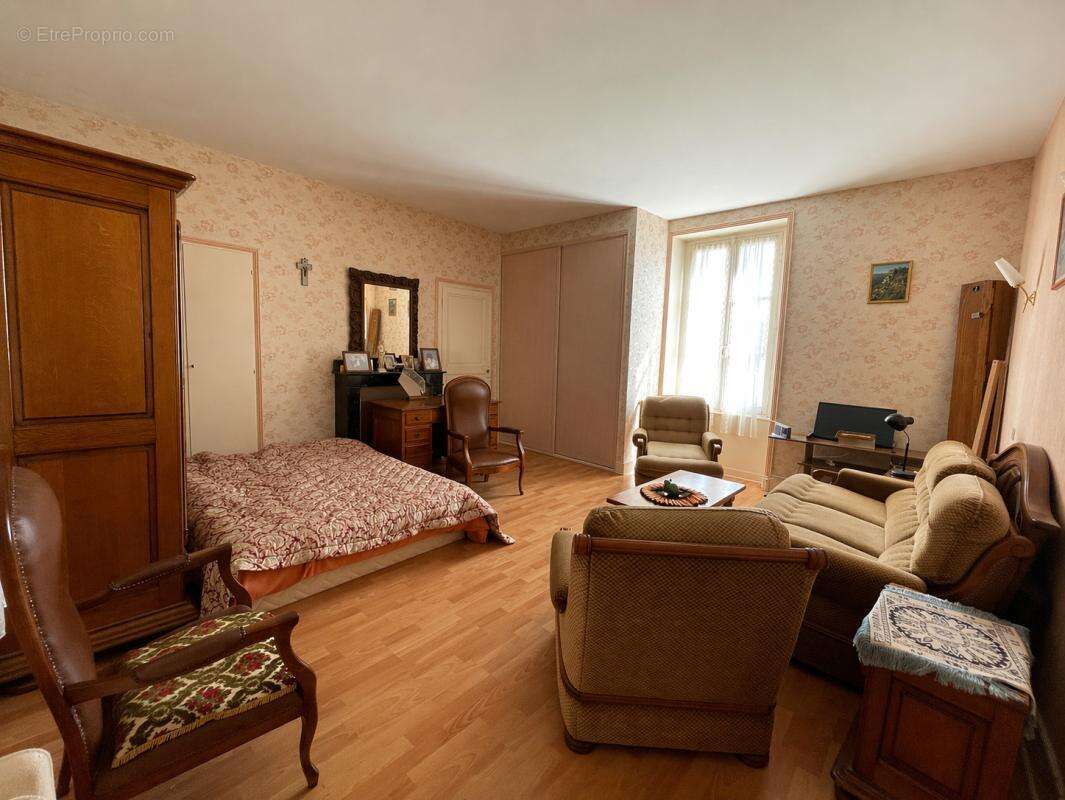 Maison à VOUNEUIL-SUR-VIENNE
