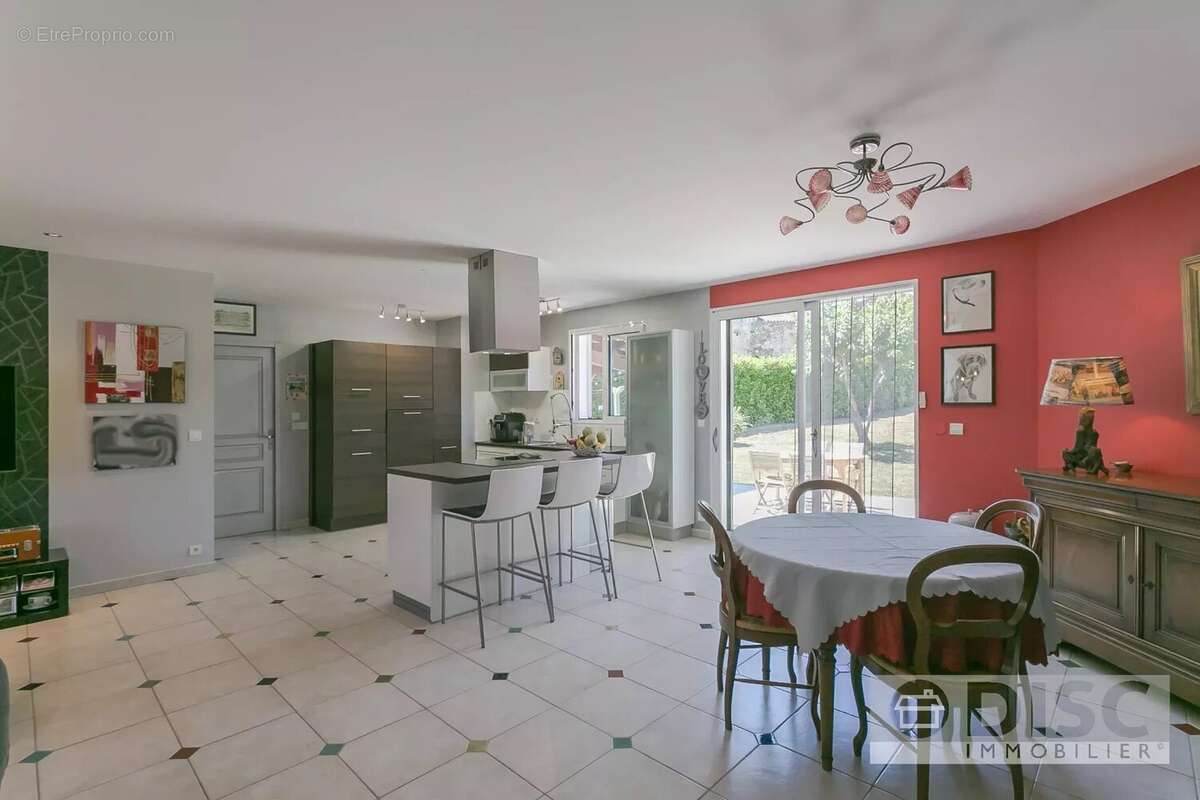 Belle maison de plain-pied avec jardin et garage sur hauteurs de Laguepie. - photo 5
