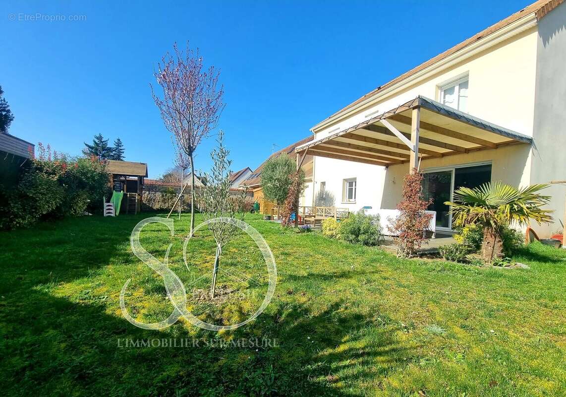 Maison à MEZIERES-SUR-SEINE