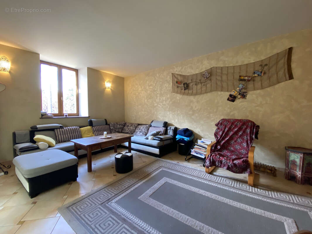 Maison à MONTROMANT