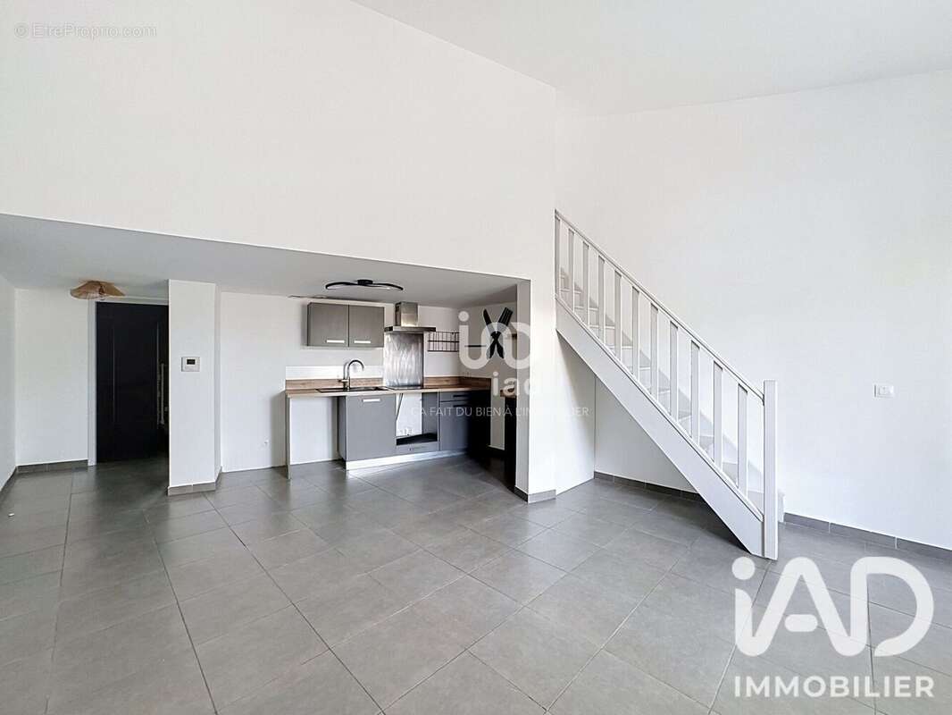 Appartement 68 m² à Istres  - photo 2