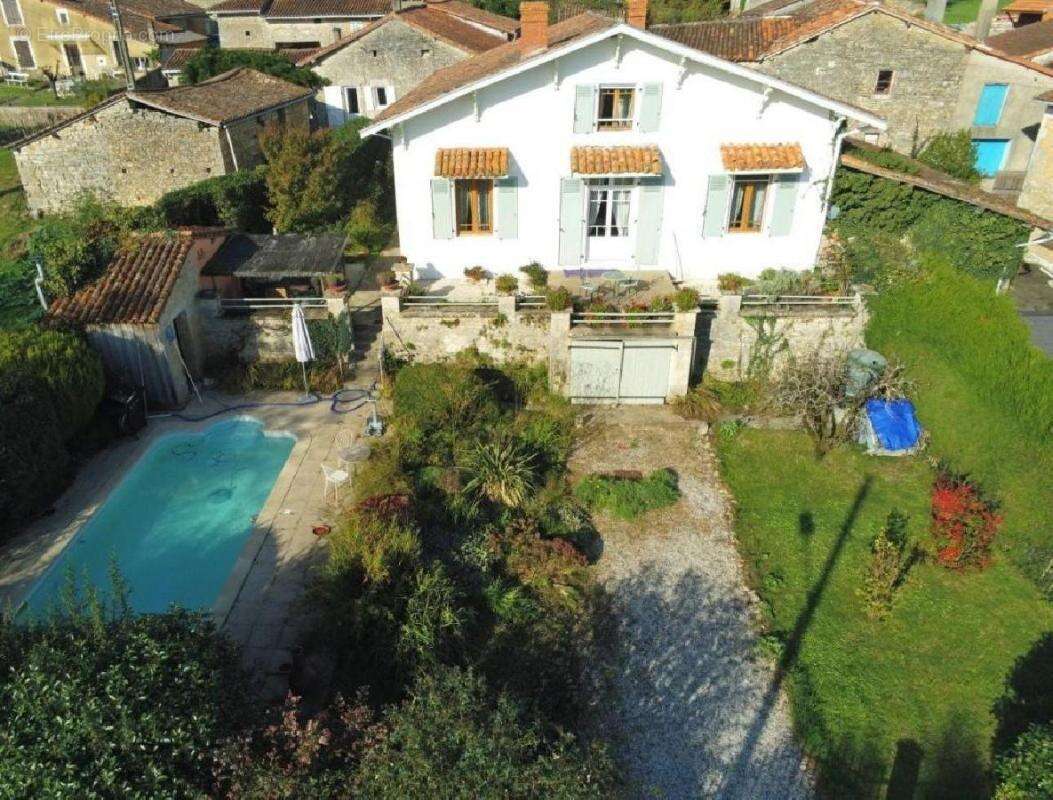 Maison à CELLEFROUIN