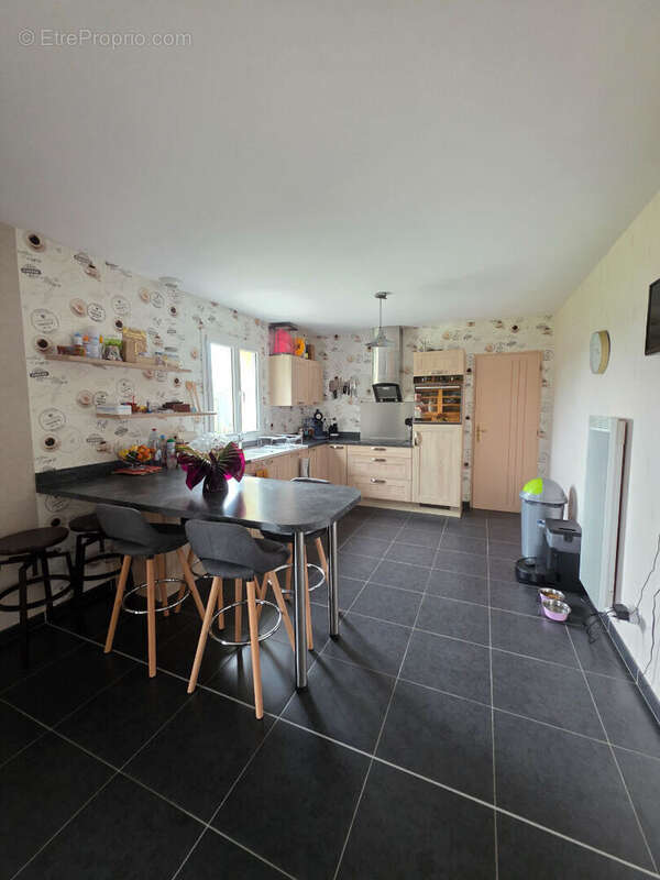 Maison à CREVECOEUR-LE-GRAND