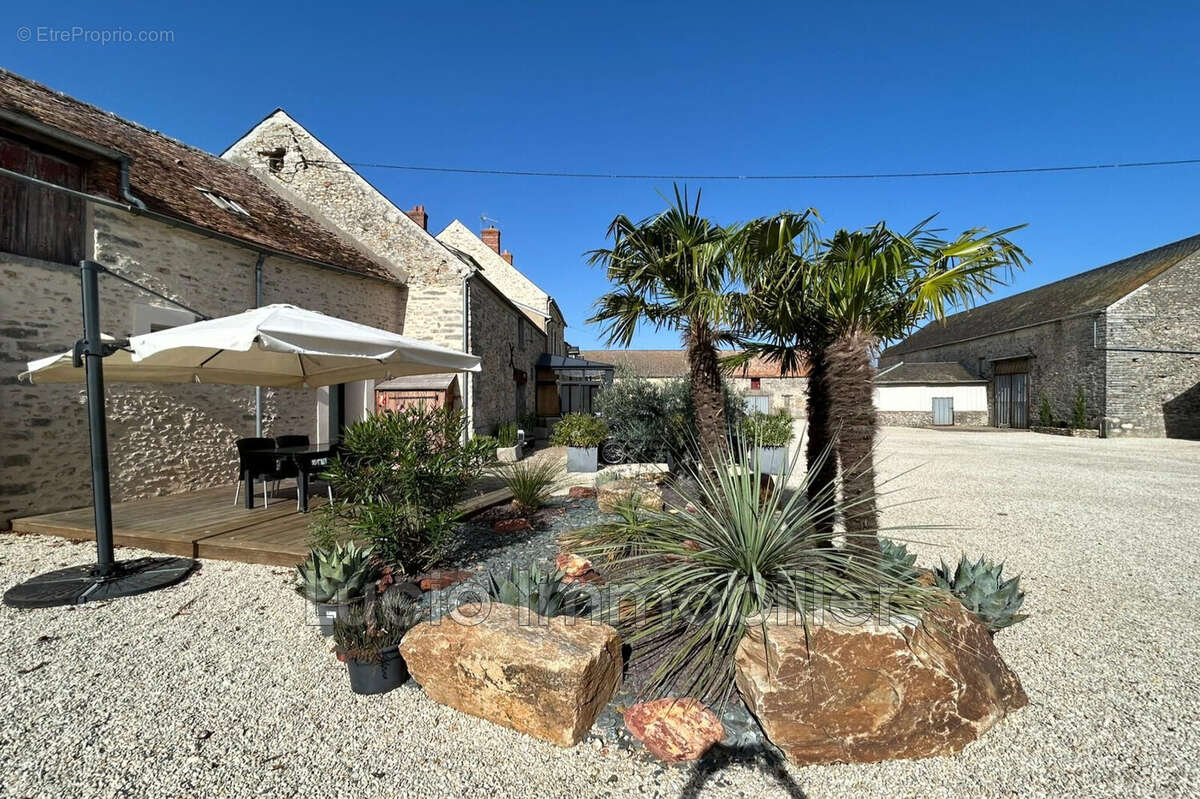 Maison 395 m² à Boissy-Le-Sec  - photo 2