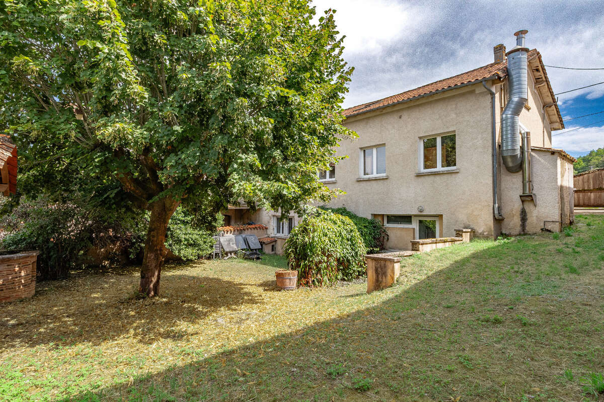 Propriété avec maison, piscine et ancien restaurant - photo 19