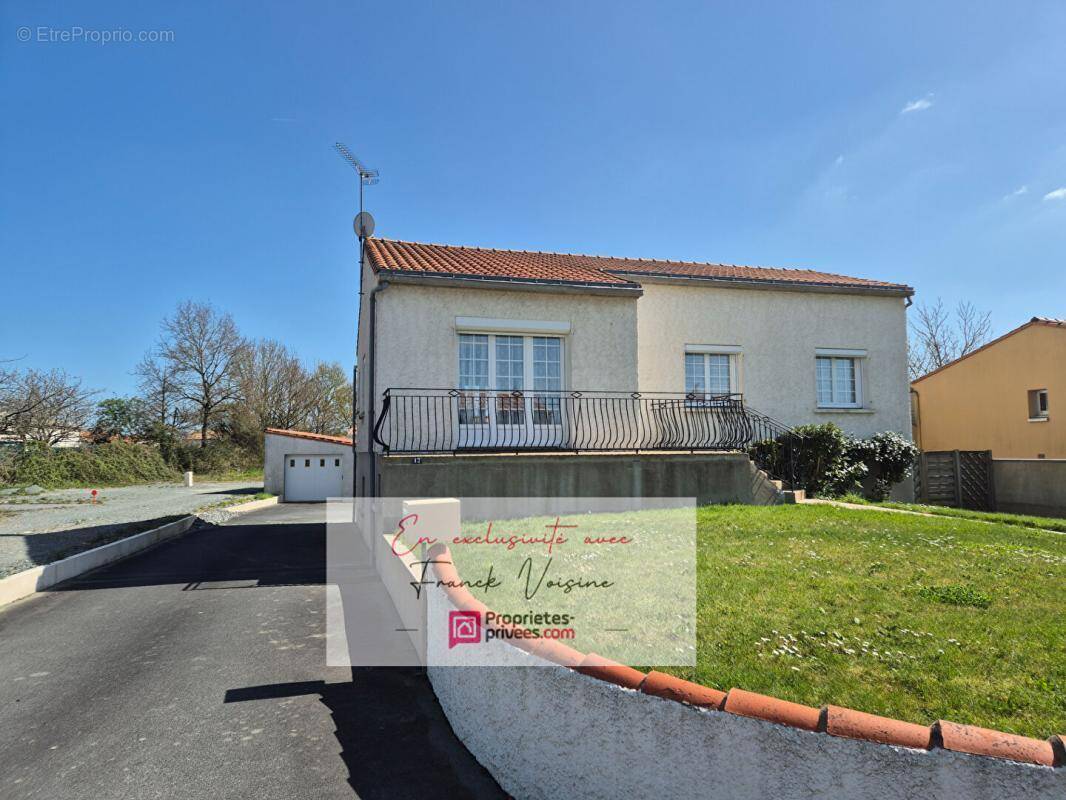 Maison à LES HERBIERS
