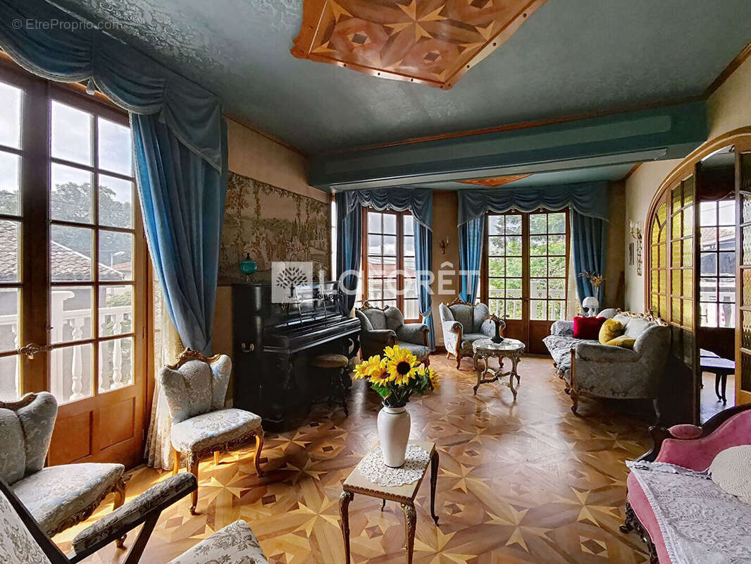Maison à REYRIEUX
