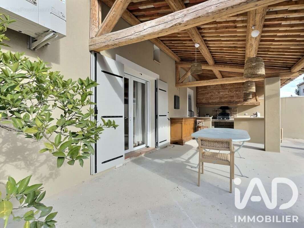 Maison 185 m² à Saint-Martin-De-Crau  - photo 7