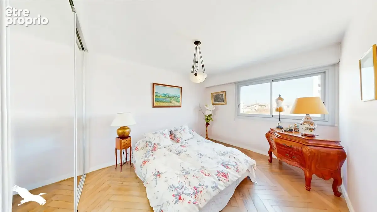 A VENDRE - Marseille 13006 - Appartement à vendre - T3 - 76 m² avec terrasse et possibilité de parking en sus - photo 5